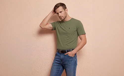 Seamless t-shirt garment